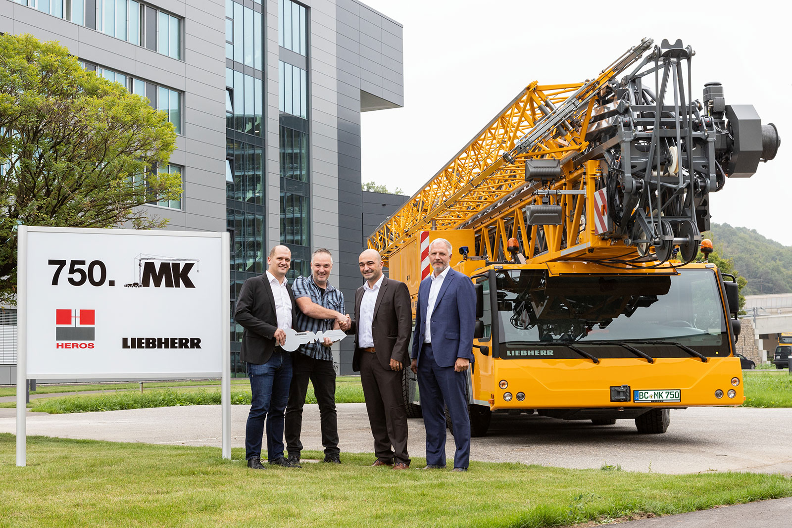 Liebherr has delivered its 750th mobile construction crane to Heros Kraanverhuur B.V.