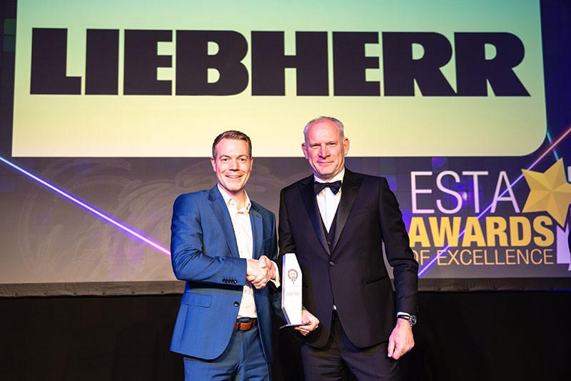 ESTA President Fabio Belli presents the award in the “Training” category to Daniel Pitzer.