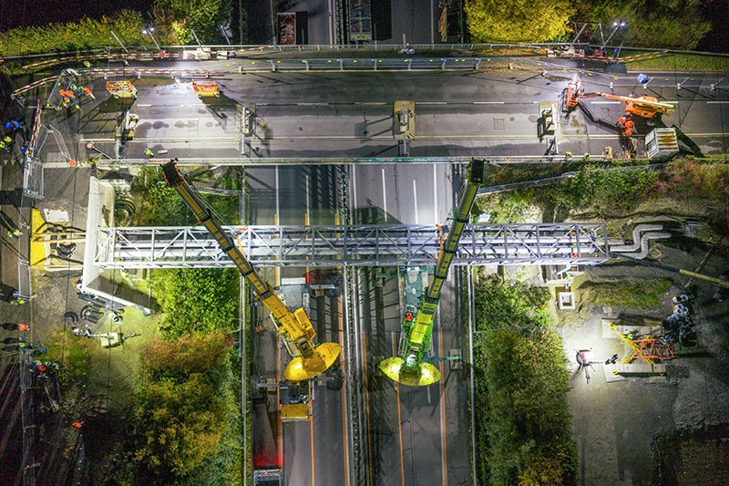 A bird’s-eye view of the superbly lit construction site.