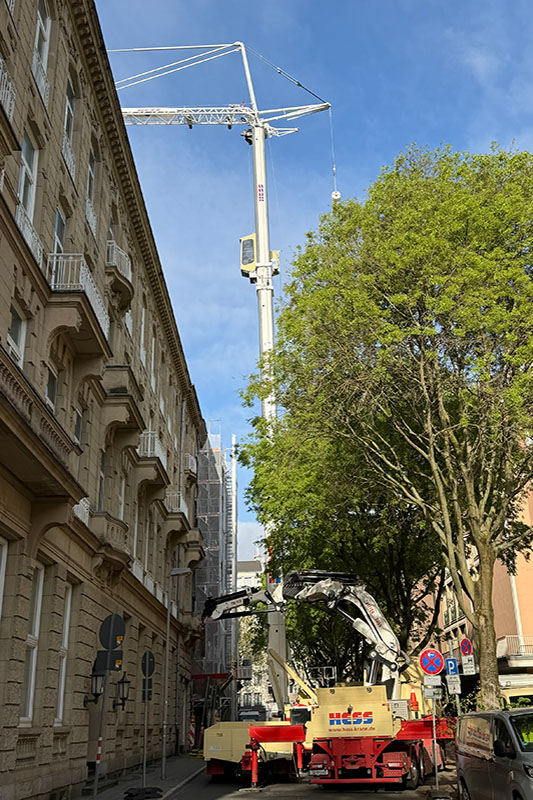 The MK 140-5.1E offers optimum visibility and reach over obstacles