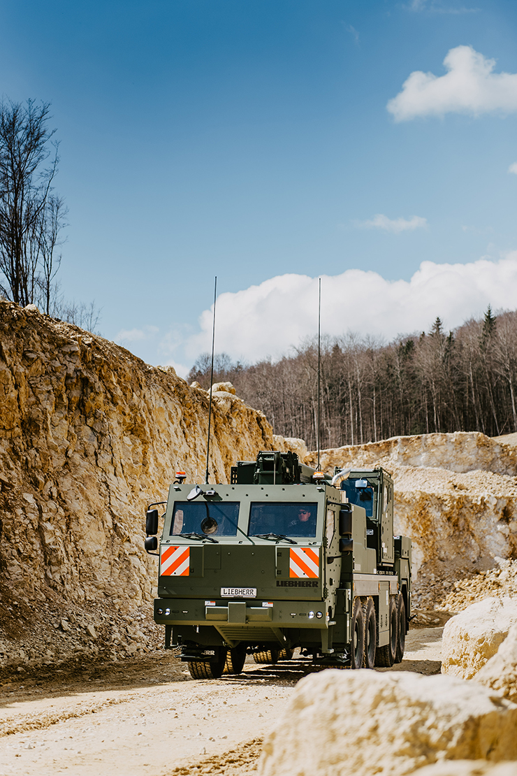 The MLTB 1025-4.1’s all-terrain chassis features a sophisticated suspension and drive system that ensures mobility and optimum vehicle control even on the most challenging terrain.