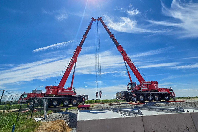 Twins: Völkl operates two identical Liebherr LTM 1150-5.3 mobile cranes in its fleet.